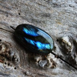 Image of Labradorit- ov&aacute;lek ( &scaron;perkov&aacute; kvalita)