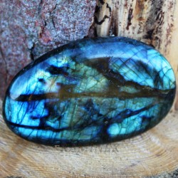 Brou&scaron;en&yacute; labradorit