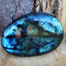 Brou&scaron;en&yacute; labradorit