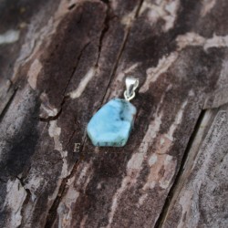 Př&iacute;věsek s larimarem