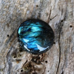 Labradorit- ov&aacute;lek ( &scaron;perkov&aacute; kvalita)